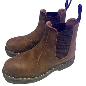 Dr. Martens 2976 Chelsea Boot in crazy horse leather size Ladies 7 men’s 6 NWT